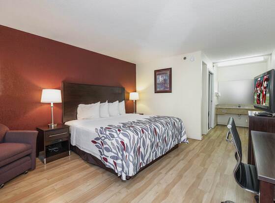 Red Roof Inn & Suites Rome allows check-in for 18 year-old guests