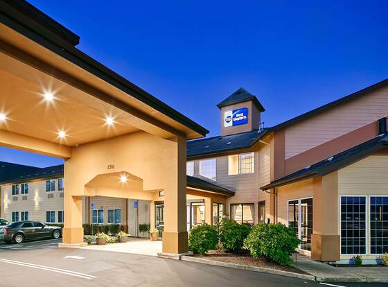 Best Western Dallas Inn & Suites allows check-in for 18 year-old guests