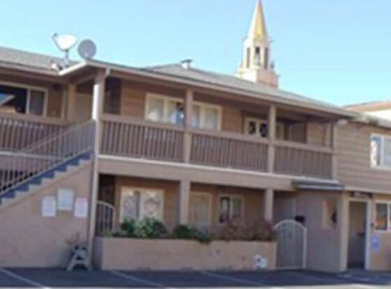 Navajo Lodge allows check-in for 18 year-old guests