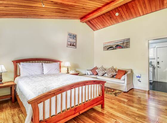 Island Inn on Martha's Vineyard allows check-in for 18 year-old guests