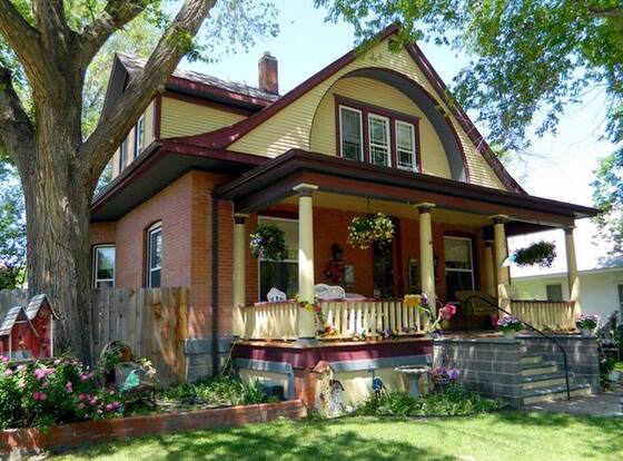 3rd Street Nest Bed & Breakfast allows check-in for 18 year-old guests