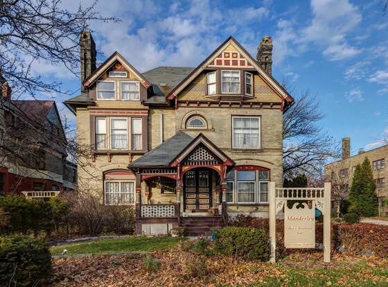 Manderley Bed and Breakfast allows check-in for 18 year-old guests