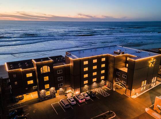 Starfish Manor Oceanfront Hotel allows check-in for 18 year-old guests