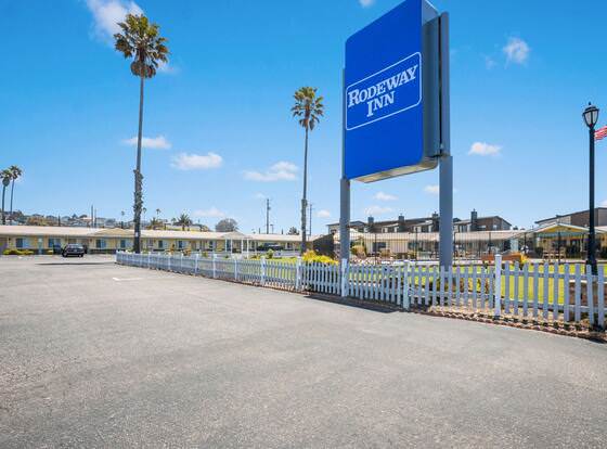 Rodeway Inn at Morro Bay allows check-in for 18 year-old guests