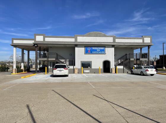 Super 6 Inn & Suites Gonzales allows check-in for 18 year-old guests