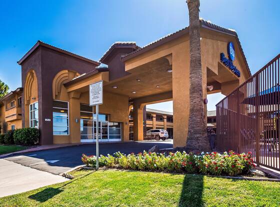 Best Western Heritage Inn allows check-in for 18 year-old guests