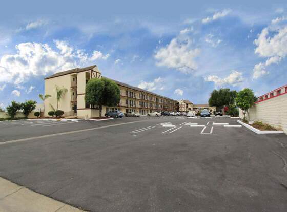 Best Western Surf City allows check-in for 18 year-old guests