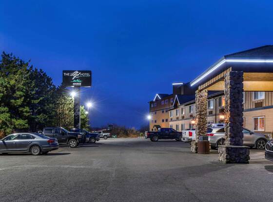 Lloyd Hotel Astoria Bayfront, Ascend Hotel Collection allows check-in for 18 year-old guests