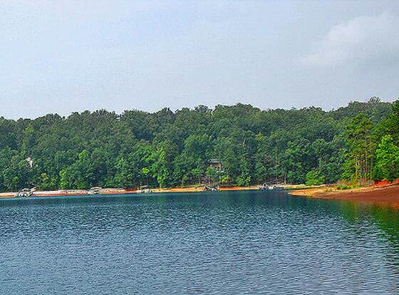 Carolina Landing RV Resort - Caravan Park allows check-in for 18 year-old guests