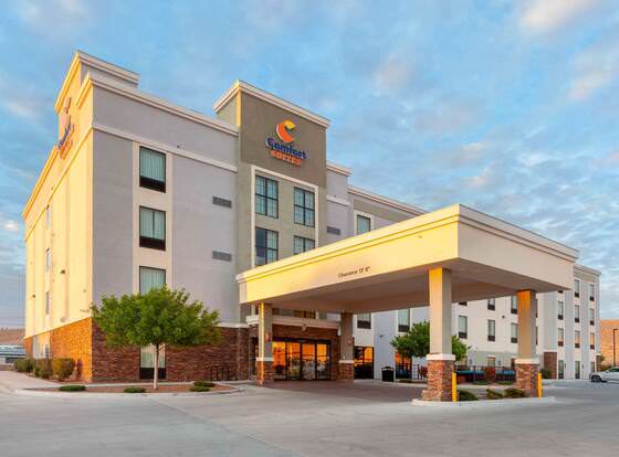 Comfort Suites Las Cruces I-25 North allows check-in for 18 year-old guests