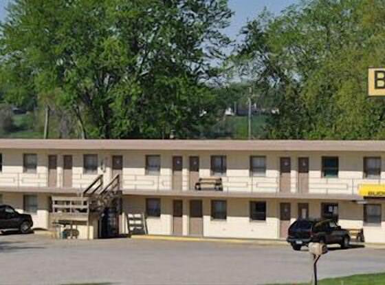 Budget Inn Motel Denison allows check-in for 18 year-old guests