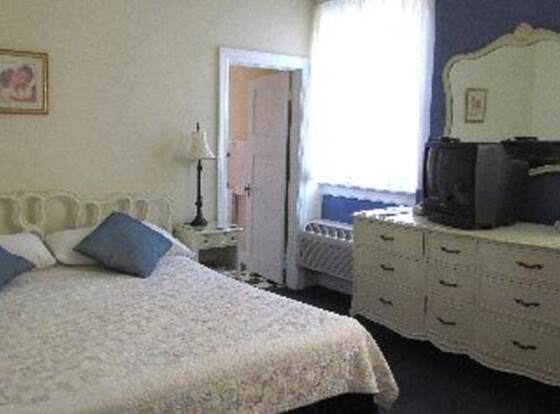 MacArthur Inn allows check-in for 18 year-old guests