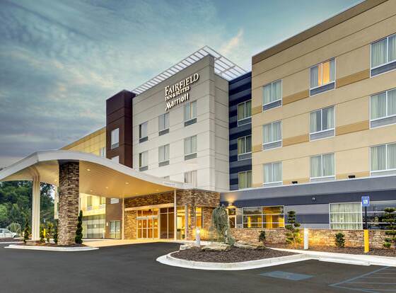 Fairfield Inn & Suites Atlanta Stockbridge allows check-in for 18 year-old guests