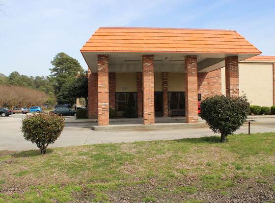 Family Inns of America Williamsburg allows check-in for 18 year-old guests