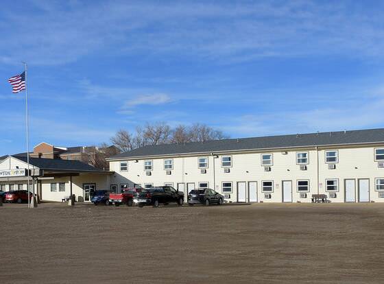 Yellowstone River Inn allows check-in for 18 year-old guests