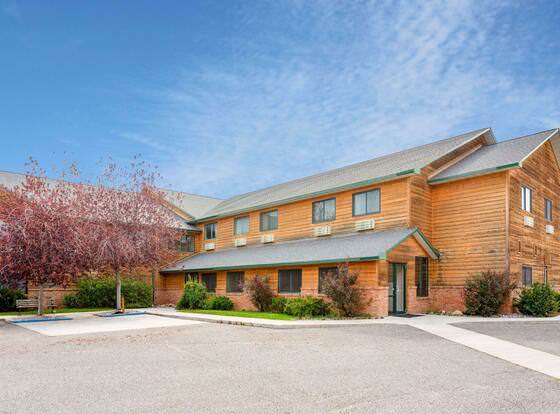 Inn at Lander, Travelodge by Wyndham allows check-in for 18 year-old guests