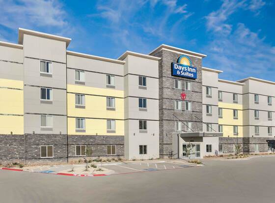 Days Inn & Suites by Wyndham Lubbock Medical Center allows check-in for 18 year-old guests