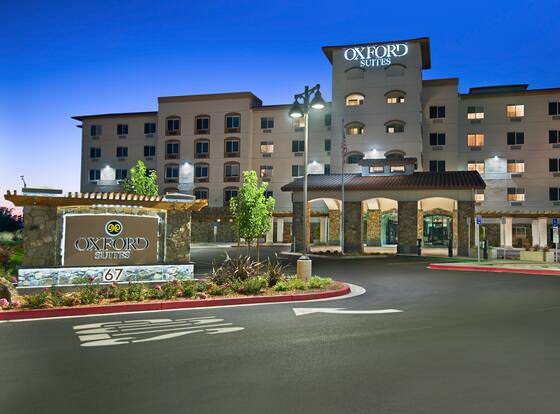 Oxford Suites Sonoma County allows check-in for 18 year-old guests