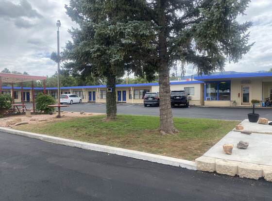 The Monticello Inn allows check-in for 18 year-old guests