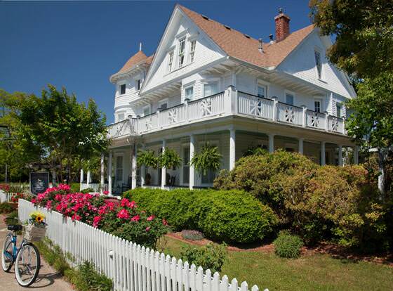 White Doe Inn allows check-in for 18 year-old guests