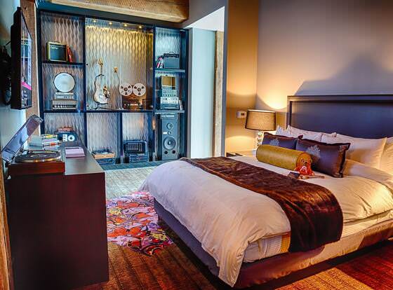 Hard Rock Hotel & Casino Sioux City allows check-in for 18 year-old guests