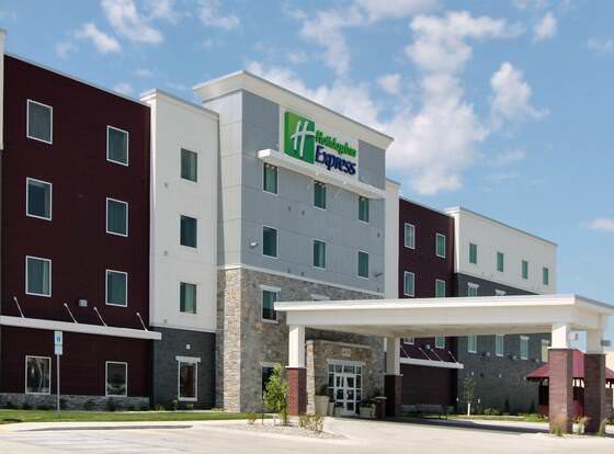 Holiday Inn Express Fargo SW - I-94 Medical Center, an IHG Hotel allows check-in for 18 year-old guests