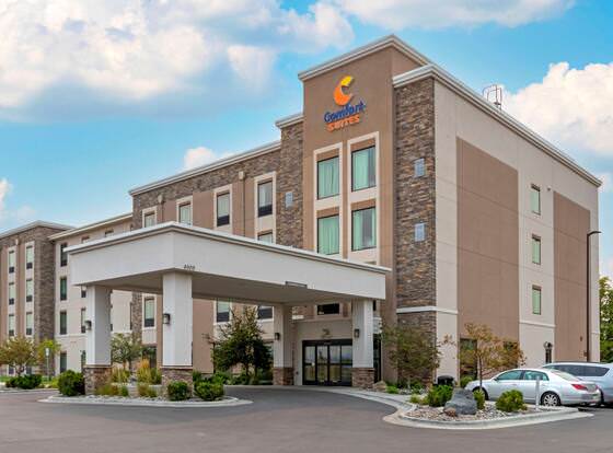 Comfort Suites allows check-in for 18 year-old guests