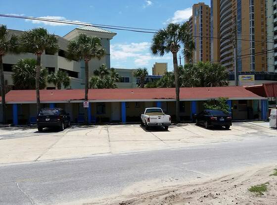 Sun-n-Sands Motel allows check-in for 18 year-old guests