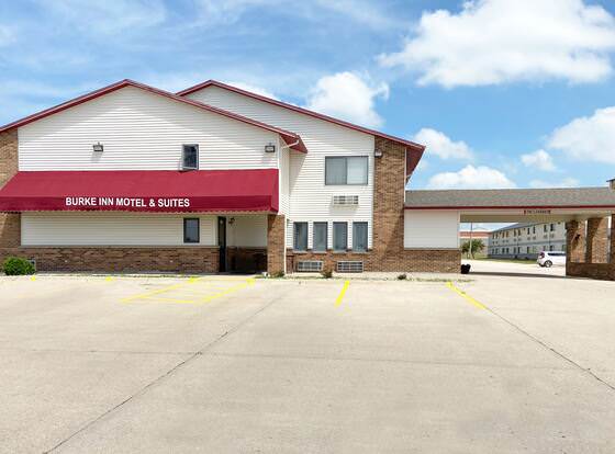 Burke Inn Motel & Suites allows check-in for 18 year-old guests