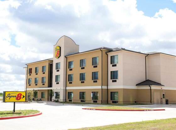 Super 8 by Wyndham Stanton allows check-in for 18 year-old guests
