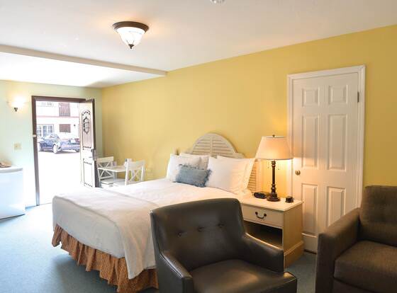 Crown City Inn allows check-in for 18 year-old guests