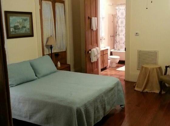 Degas House - Duvigneaud Apartments allows check-in for 18 year-old guests