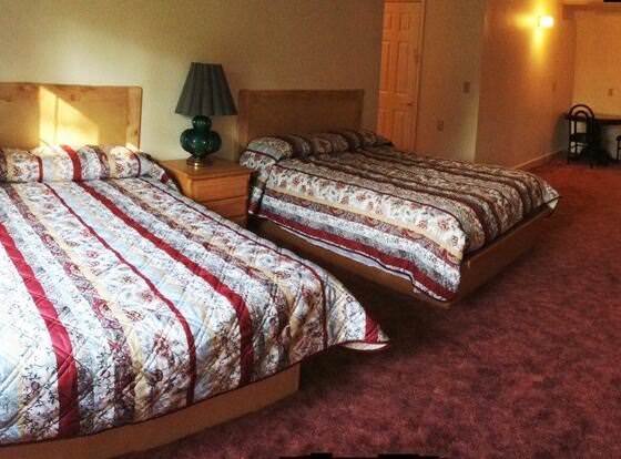 Comfort Green Motel allows check-in for 18 year-old guests