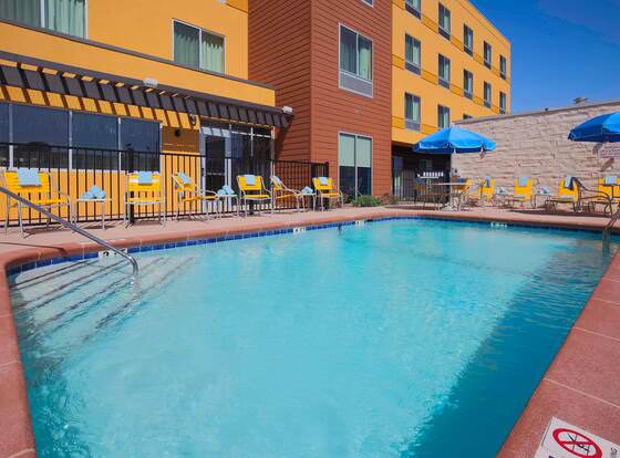 Fairfield Inn & Suites El Paso Airport allows check-in for 18 year-old guests