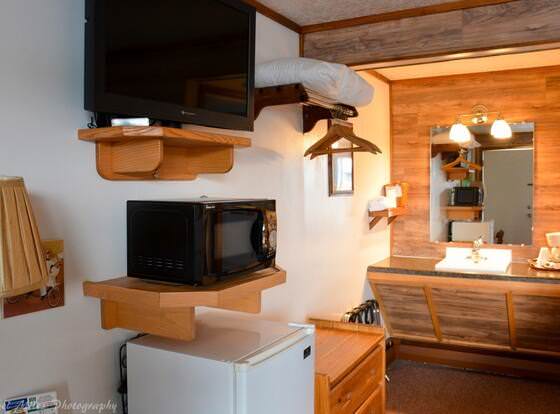 Vindel Motel allows check-in for 18 year-old guests