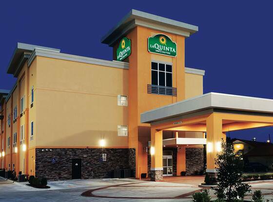 La Quinta Inn & Suites by Wyndham Claremore allows check-in for 18 year-old guests