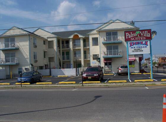 Hotel Charlee Villas by the Beach allows check-in for 18 year-old guests