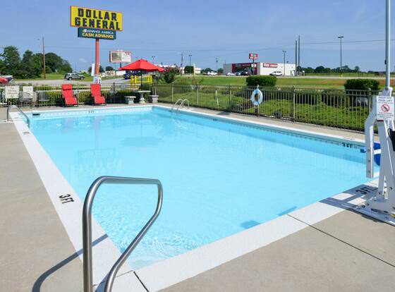 Briarwood Inn Of Geneva allows check-in for 18 year-old guests