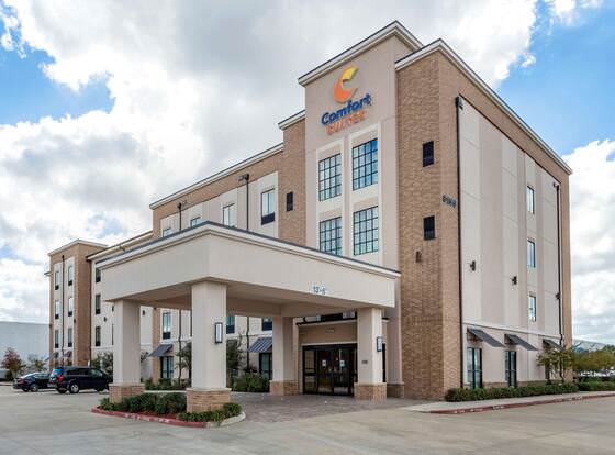 Comfort Suites Northwest Houston at Beltway 8 allows check-in for 18 year-old guests