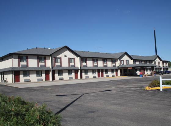 Usa Inns Of America allows check-in for 18 year-old guests