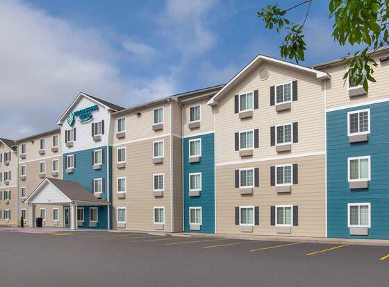 WoodSpring Suites Harlingen allows check-in for 18 year-old guests