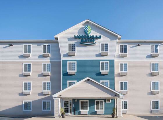 WoodSpring Suites Columbus Fort Benning Bldg 1 allows check-in for 18 year-old guests