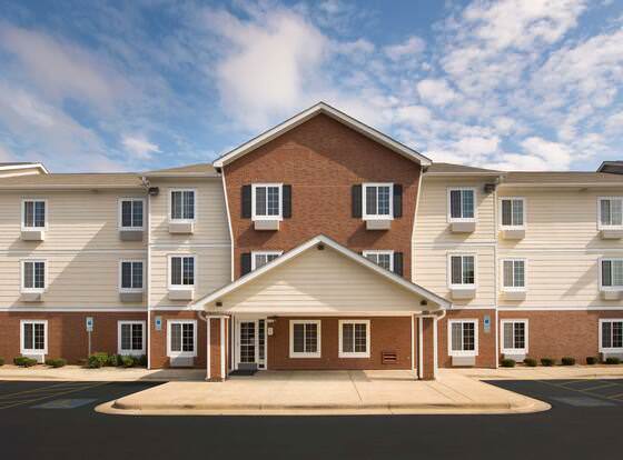 Extended Stay America Select Suites - Cleveland - Mentor allows check-in for 18 year-old guests