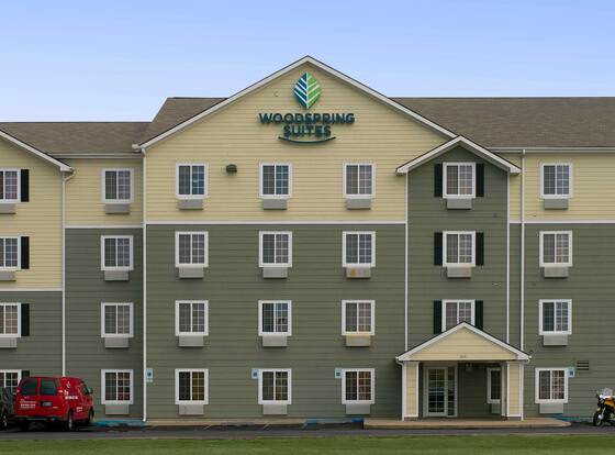WoodSpring Suites Tulsa allows check-in for 18 year-old guests