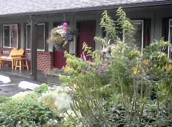 Mingo Motel allows check-in for 18 year-old guests