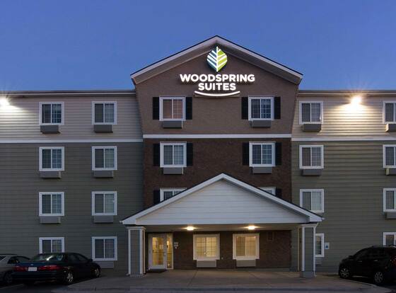 WoodSpring Suites Kansas City Mission allows check-in for 18 year-old guests