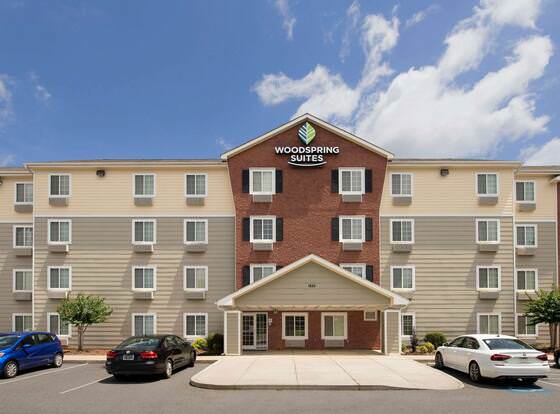 WoodSpring Suites Charlotte Gastonia allows check-in for 18 year-old guests