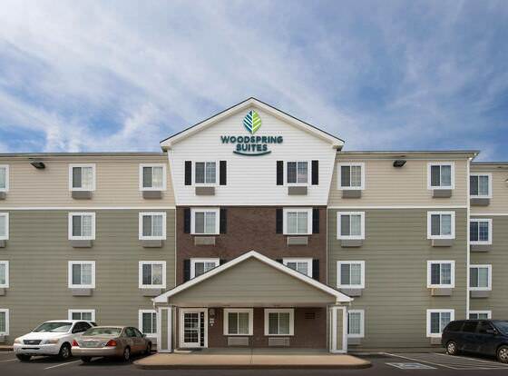 WoodSpring Suites Murfreesboro allows check-in for 18 year-old guests