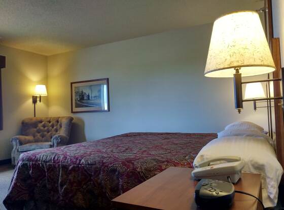 Madelia Hotel & Suites allows check-in for 18 year-old guests