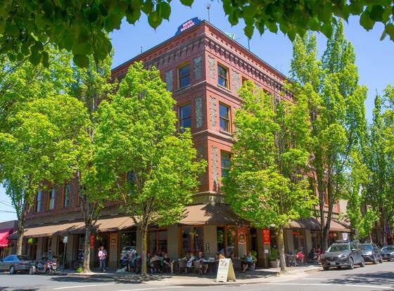 McMenamins Hotel Oregon allows check-in for 18 year-old guests